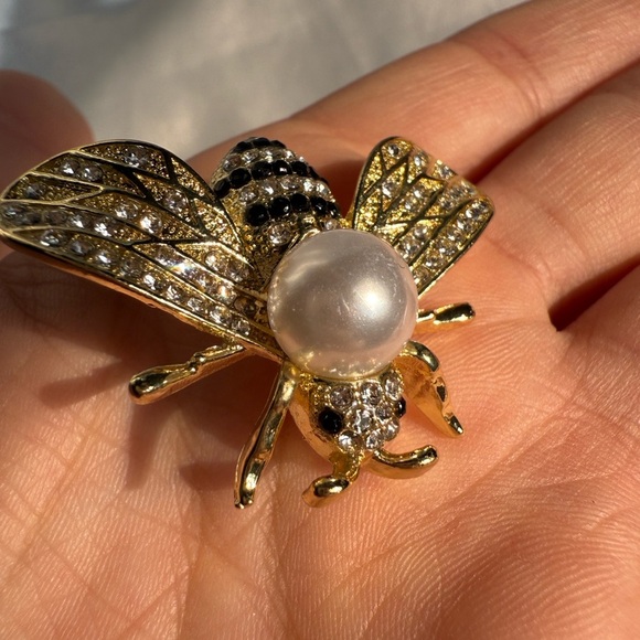 Queen bees unique pearls Gold and Silver Bee Brooch - Picture 6 of 8